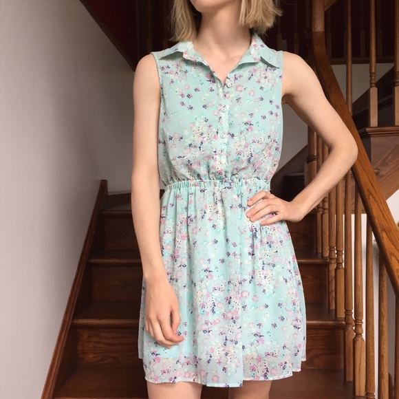 Urban Outfitter mint floral & lace mini dress - Picture 2 of 4